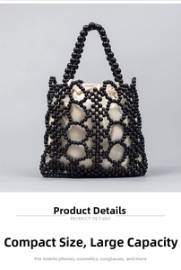 Détail du sac à main perlé noir montrant sa grande capacité pour accessoires