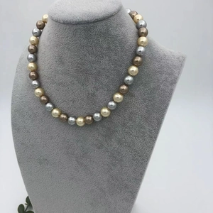 Three-color pearl necklace in grey, champagne and coffee on elegant neck model