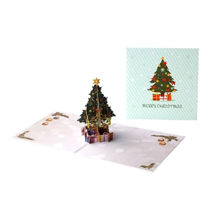 Carte de Noël 3D avec un sapin décoré et des boîtes cadeaux sur fond blanc pur