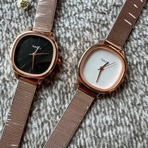 Square dial quartz watch for women with rose gold mesh band in black and white styles