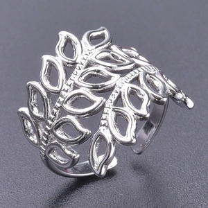 Detailed close-up of retro silver leaf ring with intricate hollowed veins and adjustable band