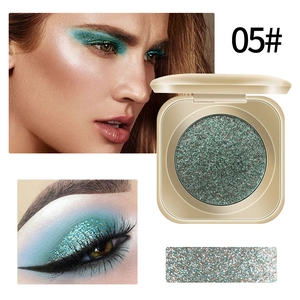 Detailansicht von Glitzer-Lidschatten 05# mit Textur und passendem Augen-Makeup