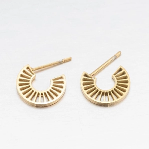 Vintage 18K gold plated semi-circle sunburst stud earrings with radial stripe detail