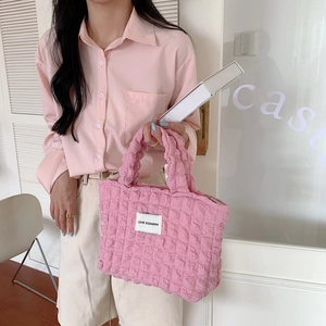 Detailed texture of pink bubble fabric tote bag with LOVE SOZAKKA label and zipper