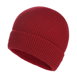 Berretto in maglia a nido d'ape rosso scuro con risvolto largo per calore e stile invernale