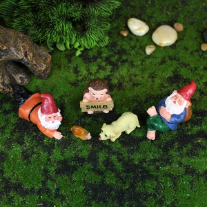 5-piece resin garden gnome set with sleeping dwarf and hedgehog holding a smile sign