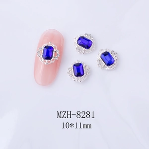 Detailansicht der 10x11mm marineblauen Nagelschmuck-Edelsteine mit silbernem Vintage-Rand