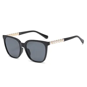 Square Sunglasses Retro Artificial Pearl Decoration Metal Frame UV400 Protection Fashion Shades For Women Travel Outdoor Accessory