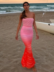 Elegantes trägerloses Meerjungfrau-Netzkleid mit Farbverlauf für Damen am Strand