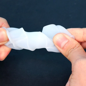 Stampo in silicone flessibile traslucido per 5 candele a cuore in materiale ultra morbido