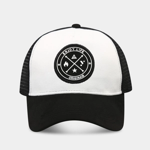 Détail du filet respirant à l'arrière et du patch brodé Enjoy Life sur la casquette