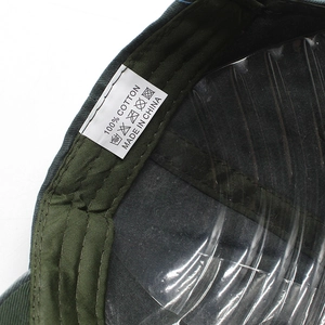 Dettaglio della fascia antisudore in cotone 100% e cuciture del cappellino