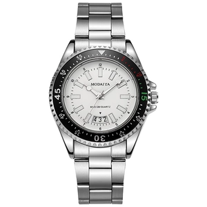 Montre à quartz classique en acier inoxydable avec lunette noire et affichage de date