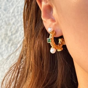 Vintage gold C-shaped earrings with pearls and emerald gemstone for women