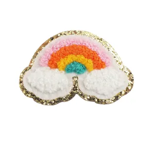 Geborduurde regenboogpatch met chenille-textuur en goudkleurige lovertjes, 6.5cm
