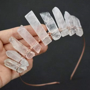 Cerchietto a corona fatto a mano con cristalli di quarzo naturale e filo di rame