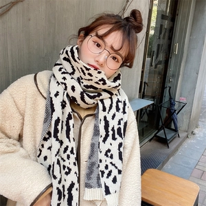 Women knit leopard print scarf in black and white pattern for autumn and winter warmth