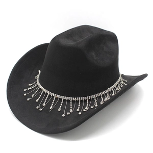 Vue de dessus d'un chapeau de cowboy noir en suédine avec franges en strass brillants