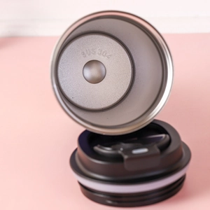 Close-up of SUS 304 stainless steel interior and black lid of the portable coffee mug