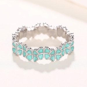 Bague en argent avec trèfles à quatre feuilles émail vert menthe style élégant