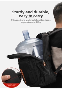 Detail of 6.5cm widened shoulder straps on black backpack with 20kg weight capacity