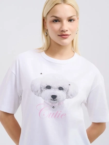 Oversize λευκό βαμβακερό T-shirt με τύπωμα σκύλου Bichon και ροζ επιγραφή Cutie