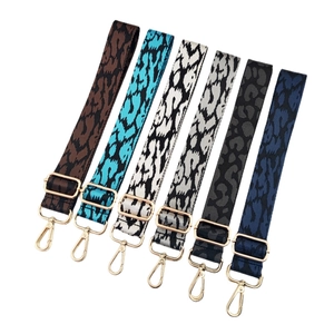 Set de 6 correas de 3,8 cm con estampado de leopardo y herrajes metálicos dorados