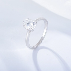 Classic S925 silver oval cubic zirconia engagement ring with a four-prong setting