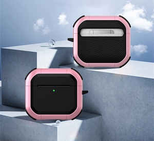 Étui robuste rose et noir pour AirPods avec vues avant et arrière ouvertes sur plateforme