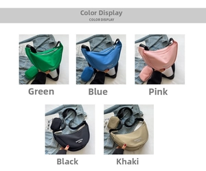 Vista dettagliata di borse a mezzaluna in nylon in verde, blu, rosa, nero e colori kaki