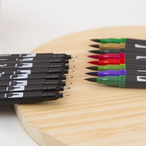 Dual-tip watercolor markers with fine and brush nibs in black barrel set for art students