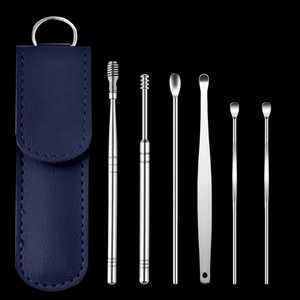 Set di 6 pulitori per orecchie in acciaio inox con custodia in pelle blu e portachiavi