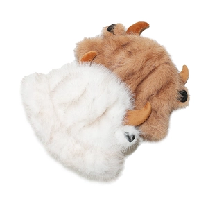 Détail de chapeaux cloches en fausse fourrure avec cornes de buffle en blanc et marron