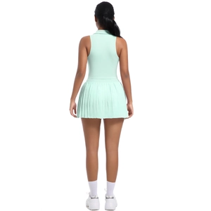 Vue arrière d'une robe de tennis sans manches vert menthe avec jupe plissée et col chic