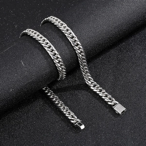 Silver titanium steel curb chain necklace with CNC diamond box clasp in two thicknesses