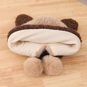 Cappello invernale di peluche con orecchie da orso e pompon in marrone e beige