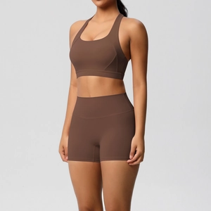Yoga-Set in Kaffeebraun mit Sport-BH und hoch taillierten Shorts in mattem Finish