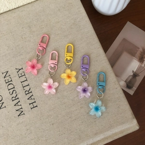 Cute Colorful Transparent Resin Flower Keychain For Women Girls Ins Style Daisy Pendant Keyring For Bag Earphone Case Decor