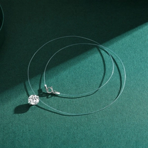 Collier invisible en argent S925 avec un pendentif scintillant en zircon rond