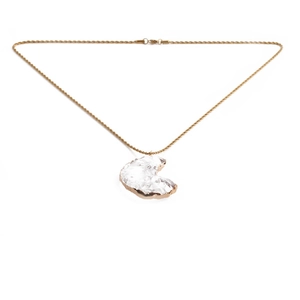 Collier chaîne torsadée avec croissant de lune doré et pendentif en pierre de cristal