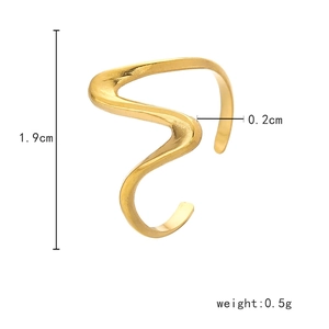 Verstellbarer Wellenring aus Titanstahl in Gold, Gewicht 0.5g und eine Höhe von 1.9cm
