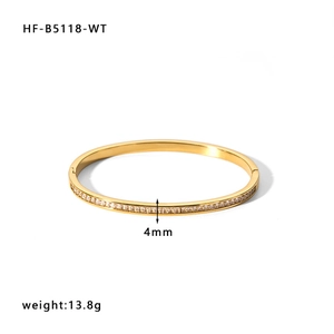 Dettaglio del bracciale placcato oro 4mm con zirconi bianchi e specifiche di peso 13,8g