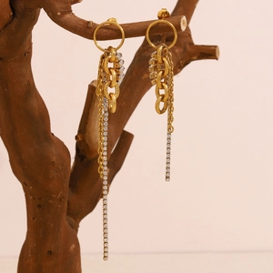 Boucles d'oreilles asymétriques en acier inoxydable doré 18K avec pampilles zircon