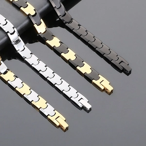 Bracelets magnétiques polis en noir, argent et or avec design de chaîne à maillons