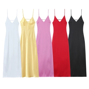 Robe Satinée À Bretelles Col En V Dos Nu Sans Manches Sangles Croisées Élégante Sexy Robe Midi Pour Femmes