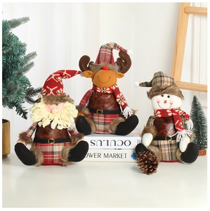 Set di 3 figurine natalizie in peluche con Babbo Natale, alce e pupazzo di neve decor