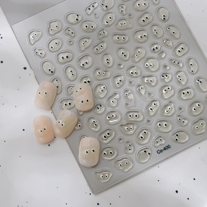 Autocollants 3D yeux goutte d'eau sur ongles roses avec texture gelée transparente