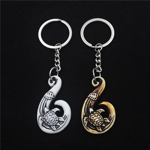 Vintage Maori Style Fish Hook Sea Turtle Keychain Faux Bone Resin Carved Animal Key Ring Fashion Bag Pendant For Men Women Jewelry Gift