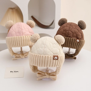 Gestrickte Kinder-Bärenmütze mit Kunstpelzbommeln und warmen Ohrenklappen in 3 Farben