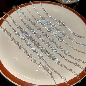 Ensemble de bracelets argentés avec papillons en zircon, fleurs d'opale et perles de lune bleues